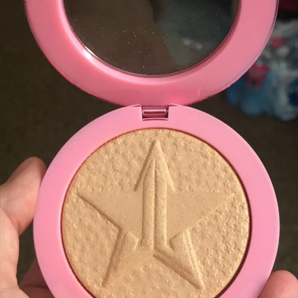 Jeffree Star Other - Jeffree Star Supreme Frost in shade Frozen Peach